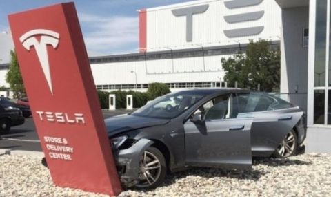 Акциите на Tesla падат главоломно - 1