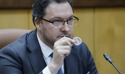 Даниел Митов показа иконите, поръчани от Рашков. "Цялата ситуация е "Те ти, булка, Спасовден" - 1