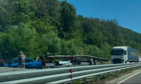 Сефтосаха го още в първите 30 минути! Първа катастрофа по новия път Ботевград-Мездра минути след отварянето му - 1