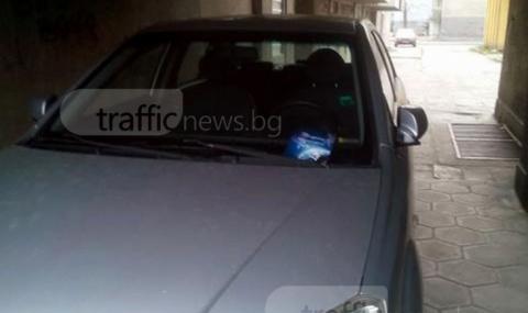 Мъж осъмна със зловеща картичка на предното стъкло на колата си (СНИМКИ) - 1