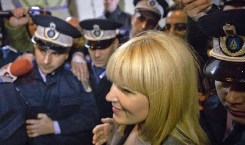 Арестуваха за корупция политик, близък до Траян Бъсеску (Видео) - 1