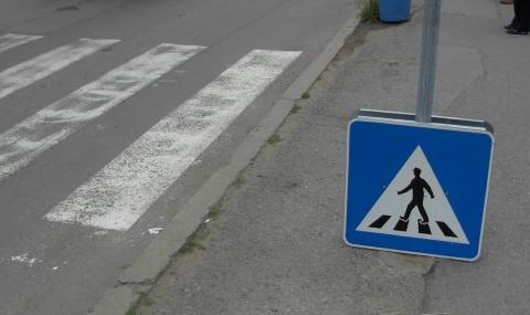 Шофьор блъсна майка с дете на пешеходна пътека в Бургас и избяга - 1