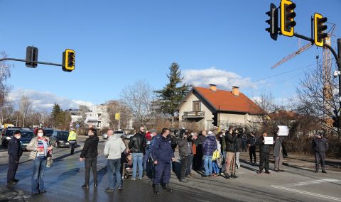 Протест в столичния „Овча купел“ заради пропаднал ремонт (СНИМКИ) - 1