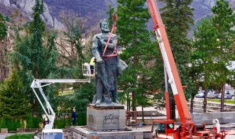 Hristo Botev monument dismantled in Vratsa  - 1