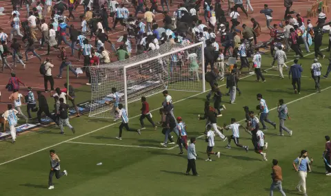 Футболна еуфория прерастна в безредици: Индия посрещна Меси с хаос и разочарование - 1