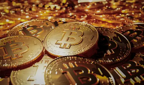 Защо златото и биткойнът скочиха рекордно? - 1