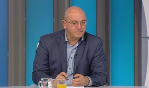 Красимир Каракачанов мъмри екологичния министър Емил Димитров  - 1