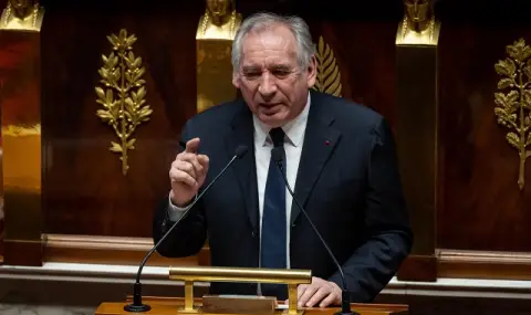 In a difficult economic situation! French Prime Minister François Bayrou survives two no-confidence votes  - 1