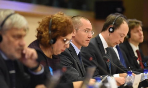 Евродепутати искат промяна на вредната политика на ЕК за мигрантите - 1