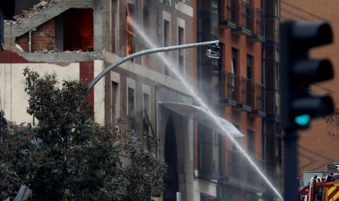 200 души бяха евакуирани заради пожар в хотел в Мадрид - 1