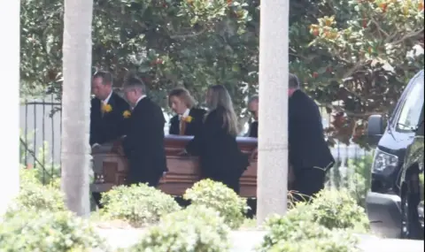 Погребаха Хълк Хоган с частна церемония във Флорида - 1