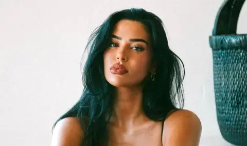  Звездата на Реал Мадрид се възстановява с гаджето си на луксозна яхта - 1