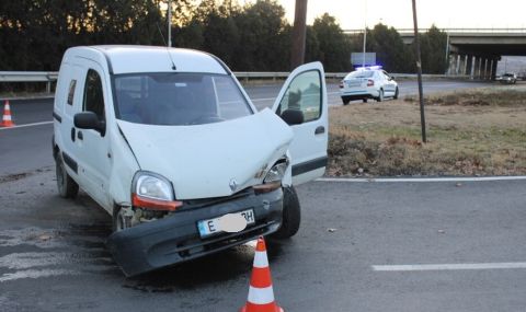 Шофьор отне предимство и пострада в катастрофа - 1