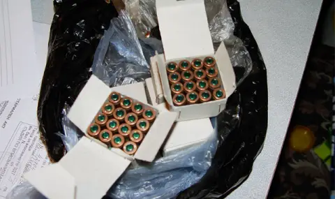 Незаконно съхранявани боеприпаси откриха в къща край Банево, задържан е руски гражданин