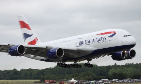 Великобритания предупреди за възможни забавяния на полетите заради стачка на граничните служители  - 1