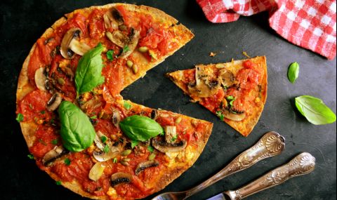 Рецепта за деня: Постна пица с тесто от тиквички - 1