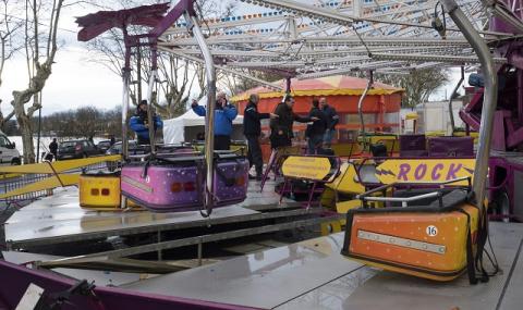 Въртележка погуби човек на великденски панаир (СНИМКИ) - 1