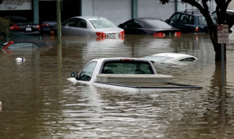 Град в Калифорния под вода, стотици евакуирани - 1