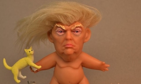 Мъничка кукла трол &quot;Тръмп&quot; ще ви докара до сълзи - 1
