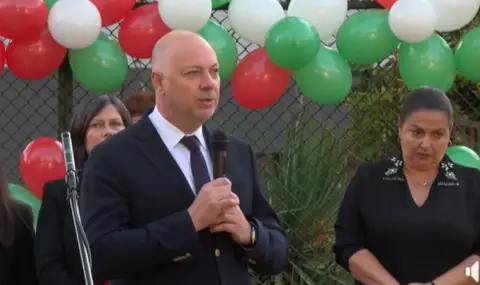 Росен Желязков: Над 20% от учителите са под 35 г. и това е атестат, че все повече млади хора избират тази професия - 1