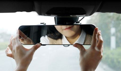 Xiaomi пуска умно огледало за кола - 1