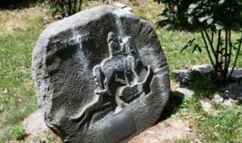 Поругаха български паметник в Скопие - 1