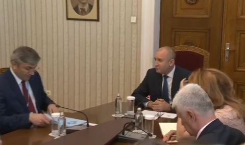 Радев към ДПС: Каква е вашата рецепта за консенсус, така че да предотвратим задълбочаването на кризата  - 1