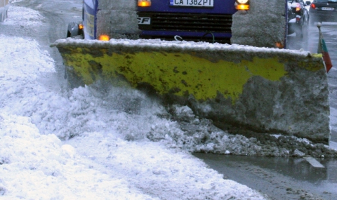 15 снегорина почистват АМ „Хемус“ от изхода на София до тунел „Топли дол“ - 1