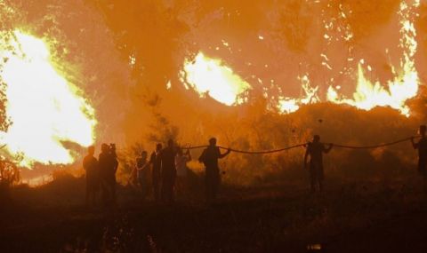 Гърция в пламъци! Най-тежка е обстановката с пожарите на Пелопонес - 1