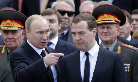 Медведев е избягал от Москва с личния си самолет - 1