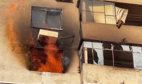 Голям пожар в центъра на Пловдив, изгоряха апартаменти - 1