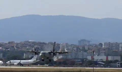 Самолет кацна аварийно на Летище София - 1