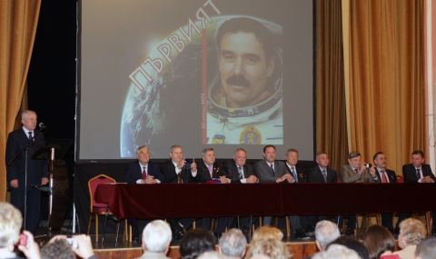 България ще работи за изпращането на трети българин в Космоса - 1