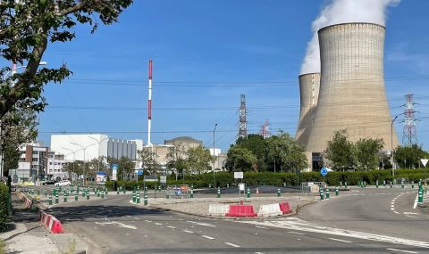 Франция обмисля строителството на още 8 нови атомни реактора - 1