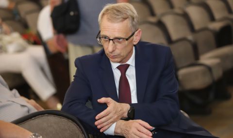 Просветният министър: Целта ни е да задържим максимално децата в училище - 1