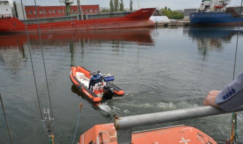 Край Варна: Двама моряци загинаха на борда на кораб, пътуващ  от Бургас към Констанца  - 1