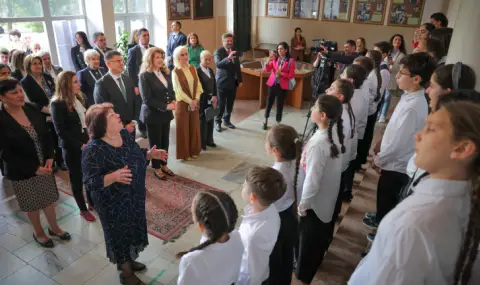President Iliana Yotova visited the Peyo Yavorov School in Yerevan  - 1
