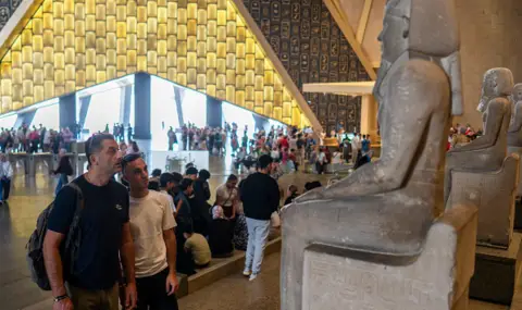 В Египет е спокойно и музеите са пълни с европейски туристи - 1