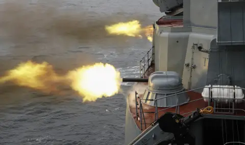 Руският десантен кораб потопен в Черно море: Атаката е извършена с безпилотни надводни щурмови катери - 1