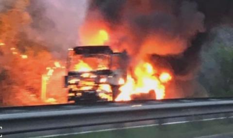 Камион изгоря на магистрала &quot;Тракия&quot; - 1