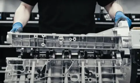 Mercedes-AMG показа процеса на сглобяване на двигатели за хиперавтомобилите Pagani (ВИДЕО) - 1