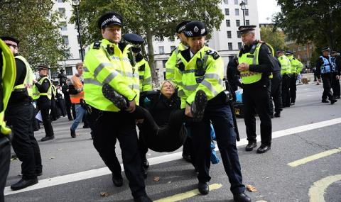 Задържаха принцеса на протест в Лондон - 1