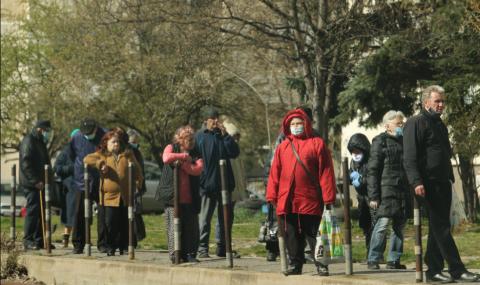 Пенсионерите в България са намалели с 5200 през първите 3 месеца на годината - 1