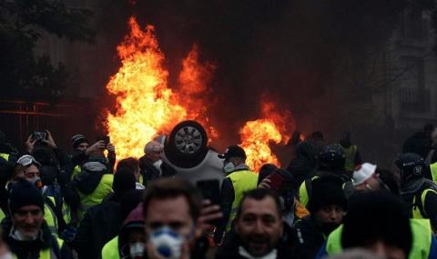 Френските протестиращи не се отказват от войната срещу Макрон - 1