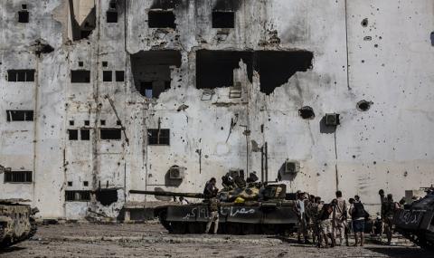 Макрон посредничи за решение за военния кошмар в Либия (ВИДЕО+СНИМКИ) - 1