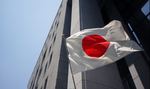 Японският министър на икономиката посети храма на японския милитаризъм  - 1