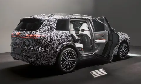 Първи официален поглед към най-луксозното Audi - 1
