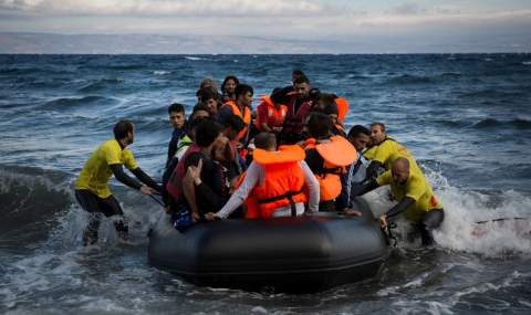 12 бежанци се удавиха край бреговете на Турция - 1