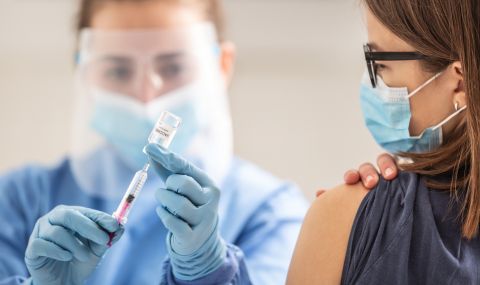 Държава от ЕС спря ваксина заради смъртта на 20-годишно момиче - 1