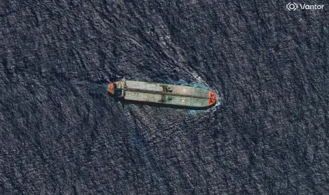 Американски войници се качиха на борда на петролен танкер, плаващ под руски флаг - 1